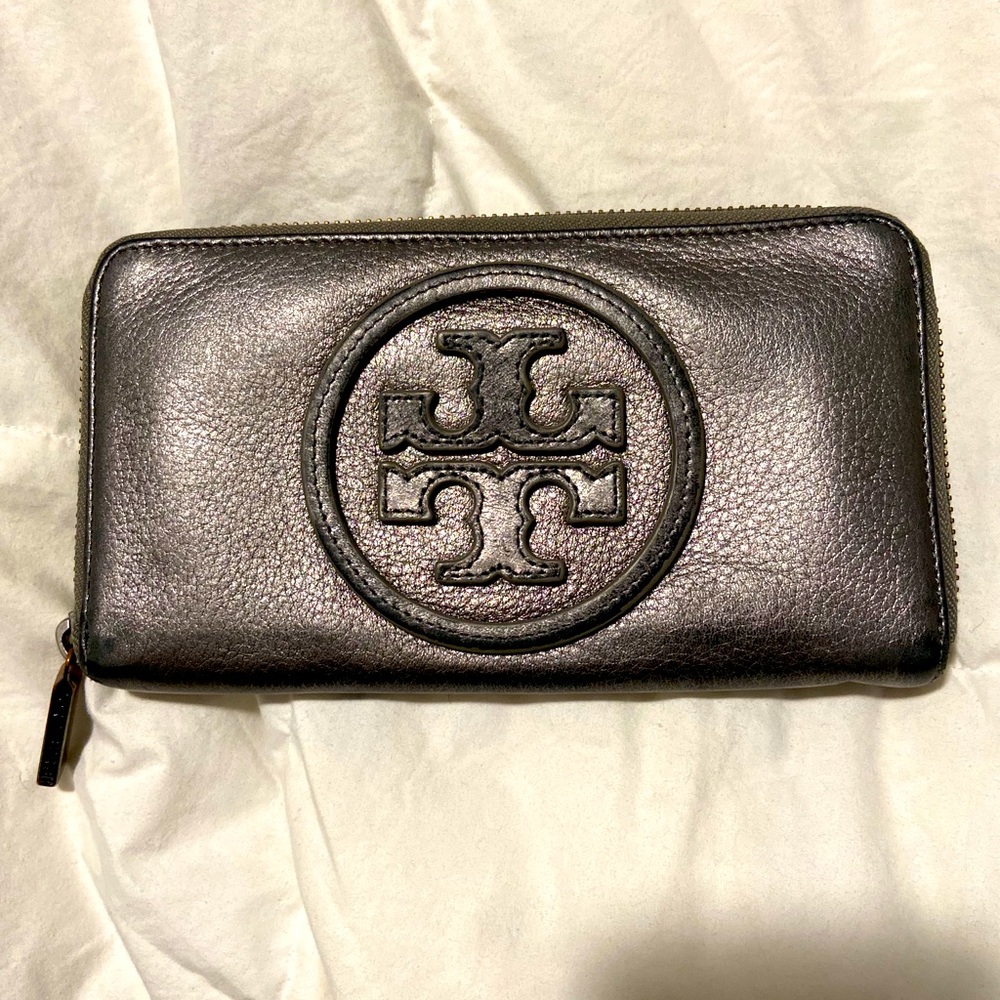 Tory Burch Zippered Wallet